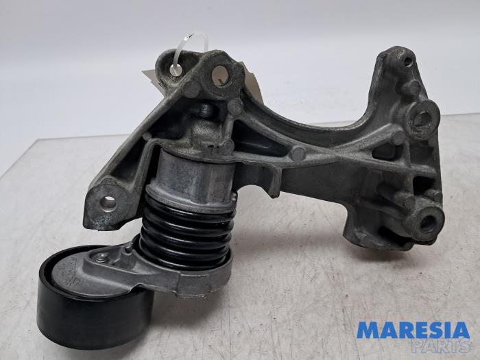 Gebrauchte Dynamostütze oben Renault Captur I (2R) 1.2 TCE 16V EDC Preis € 24,99 Margenregelung angeboten von Maresia Parts