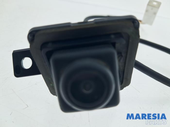 Używane Kamera cofania Renault Captur I (2R) 1.2 TCE 16V EDC Cena € 49,95 Procedura marży oferowane przez Maresia Parts