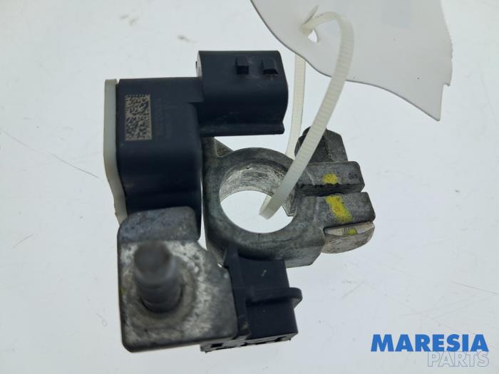 Begagnade Batterisensor Renault Captur I (2R) 1.2 TCE 16V EDC Pris € 49,95 Marginaltabell erbjuds av Maresia Parts