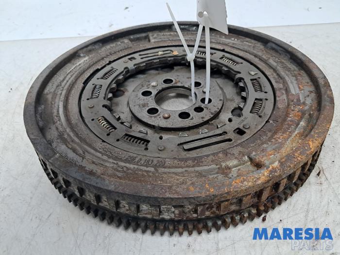 Used Flywheel Renault Captur I (2R) 1.2 TCE 16V EDC Price € 74,95 Margin scheme offered by Maresia Parts