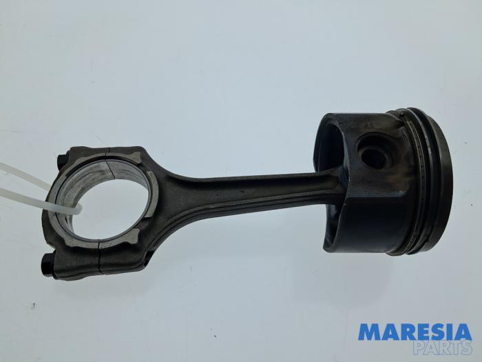Używane Korbowód Fiat 500 (312) 1.2 Cena € 39,99 Procedura marży oferowane przez Maresia Parts