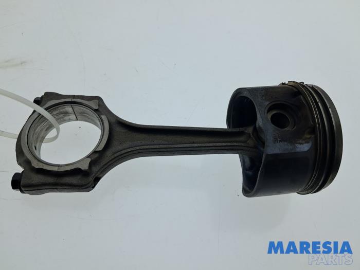 Używane Korbowód Fiat 500 (312) 1.2 Cena € 39,99 Procedura marży oferowane przez Maresia Parts