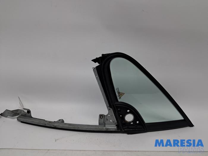 Usados Ventanilla triangular izquierda delante Peugeot 307 CC (3B) 2.0 16V Precio € 45,00 Norma de margen ofrecido por Maresia Parts