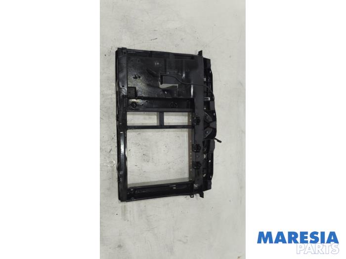 Begagnade Front Peugeot 207 CC (WB) 1.6 16V Pris € 49,95 Marginaltabell erbjuds av Maresia Parts