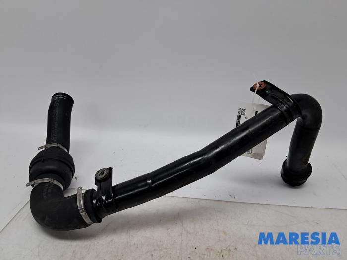 Gebrauchte Intercooler Schlauch Opel Movano 2.2 D 140 Preis € 157,30 Mit Mehrwertsteuer angeboten von Maresia Parts