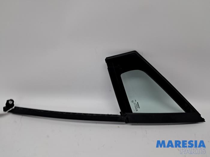 Usados Ventanilla triangular izquierda delante Renault Clio IV Estate/Grandtour (7R) 0.9 Energy TCE 90 12V Precio € 40,00 Norma de margen ofrecido por Maresia Parts