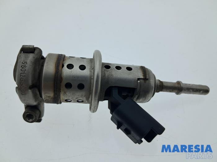 Usados Inyector Adblue Opel Movano 2.2 D 140 Precio € 72,60 IVA incluido ofrecido por Maresia Parts
