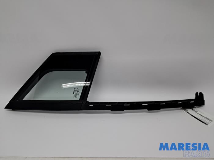 Usados Ventanilla triangular derecha delante Renault Captur I (2R) 1.2 TCE 16V EDC Precio € 35,00 Norma de margen ofrecido por Maresia Parts