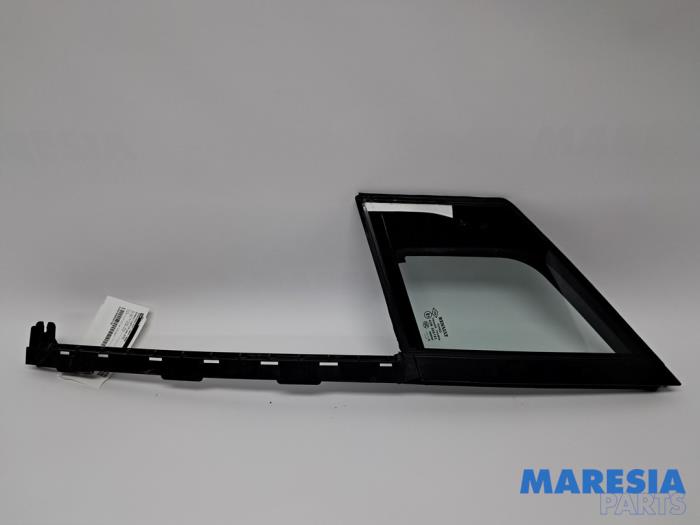 Usados Ventanilla triangular izquierda delante Renault Captur I (2R) 1.2 TCE 16V EDC Precio € 35,00 Norma de margen ofrecido por Maresia Parts