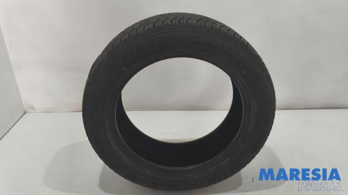 Używane Opona Renault Clio IV Estate/Grandtour (7R) 0.9 Energy TCE 12V Cena € 24,99 Procedura marży oferowane przez Maresia Parts