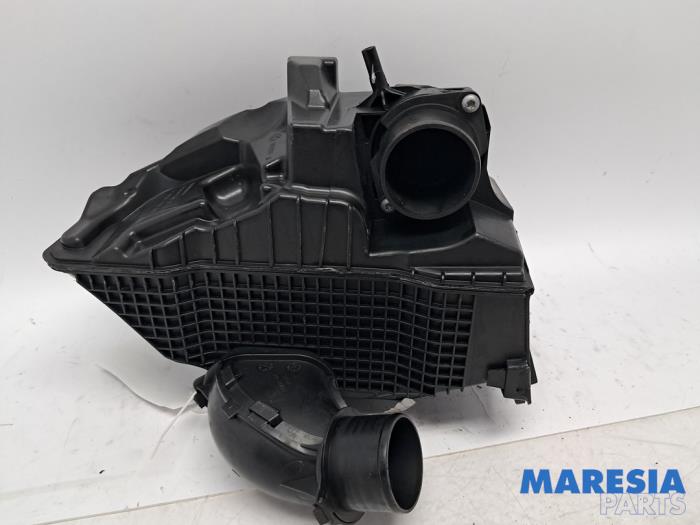 Begagnade Luftfilterhus Renault Clio IV Estate/Grandtour (7R) 0.9 Energy TCE 90 12V Pris € 20,00 Marginaltabell erbjuds av Maresia Parts