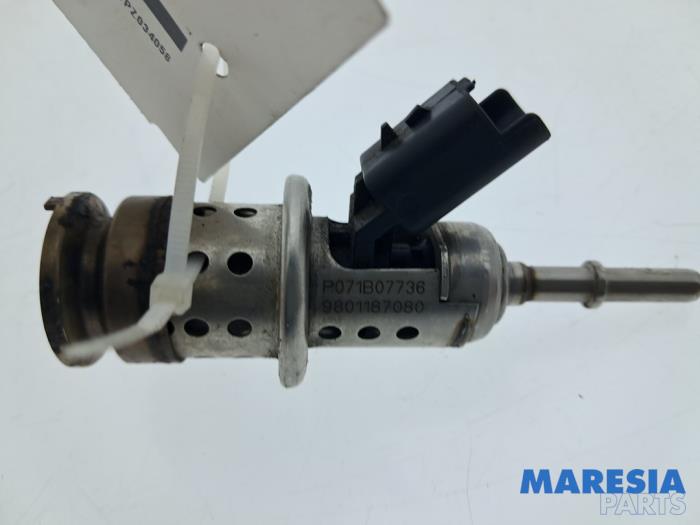 Usados Inyector Adblue Opel Vivaro Combi 2.0 CDTI 180 Precio € 72,60 IVA incluido ofrecido por Maresia Parts