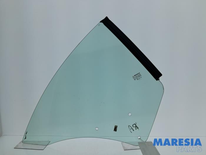 Usados Ventanilla triangular derecha detrás Renault Megane III CC (EZ) 1.4 16V TCe 130 Precio € 75,00 Norma de margen ofrecido por Maresia Parts