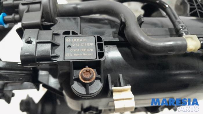 Motor van een Fiat 500C (312) 0.9 TwinAir 85 2013