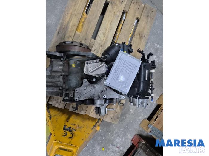 Motor van een Fiat 500C (312) 0.9 TwinAir 85 2013
