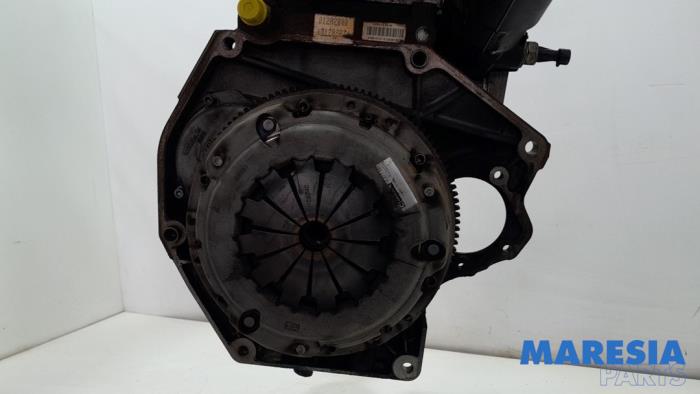 Motor van een Fiat 500C (312) 0.9 TwinAir 85 2013