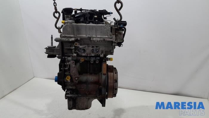 Motor van een Fiat 500C (312) 0.9 TwinAir 85 2013