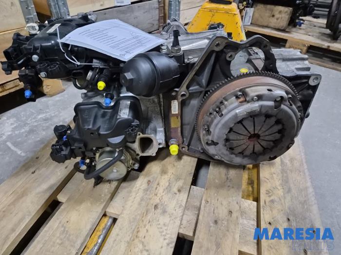 Motor van een Fiat 500C (312) 0.9 TwinAir 85 2013