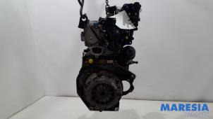 Motor van een Fiat 500C (312) 0.9 TwinAir 85 2013