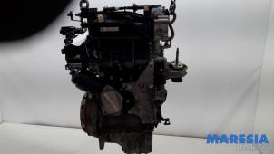 Motor van een Fiat 500C (312) 0.9 TwinAir 85 2013