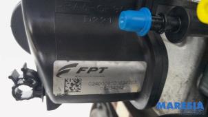 Motor van een Fiat 500C (312) 0.9 TwinAir 85 2013