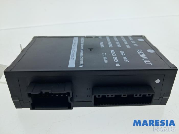 Used Convertible computer Renault Megane III CC (EZ) 1.4 16V TCe 130 Price € 99,99 Margin scheme offered by Maresia Parts