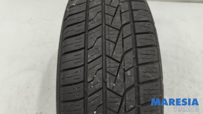 Używane Opona Fiat 500C (312) 1.2 69 Cena € 25,00 Procedura marży oferowane przez Maresia Parts