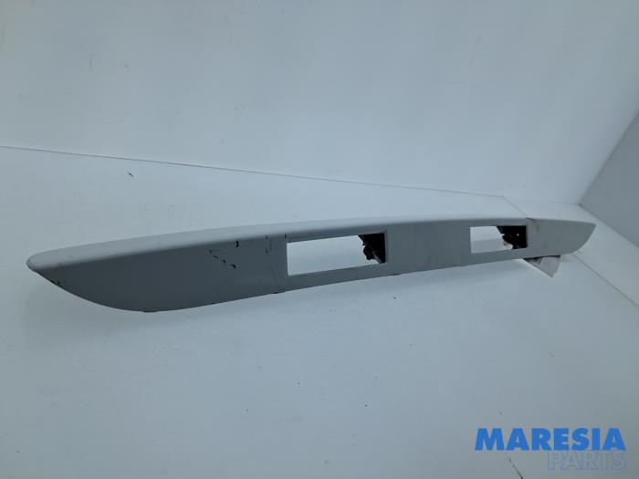 Tailgate handle