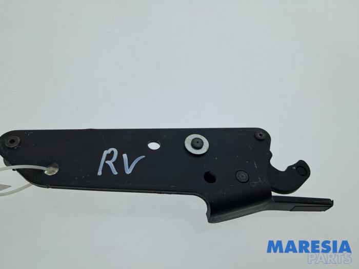 Używane Blokada dachu cabrio Renault Megane III CC (EZ) 1.4 16V TCe 130 Cena € 127,50 Procedura marży oferowane przez Maresia Parts