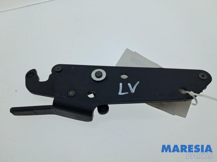 Używane Blokada dachu cabrio Renault Megane III CC (EZ) 1.4 16V TCe 130 Cena € 127,50 Procedura marży oferowane przez Maresia Parts