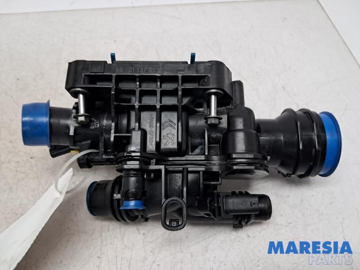 Usagé Boîtier thermostat Opel Combo Life/Tour 1.5 CDTI 100 Prix € 60,44 Prix TTC proposé par Maresia Parts