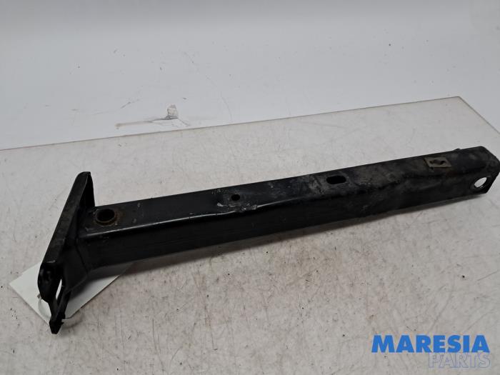 Begagnade Framdelsstöd Peugeot 207 CC (WB) 1.6 16V Pris € 25,00 Marginaltabell erbjuds av Maresia Parts