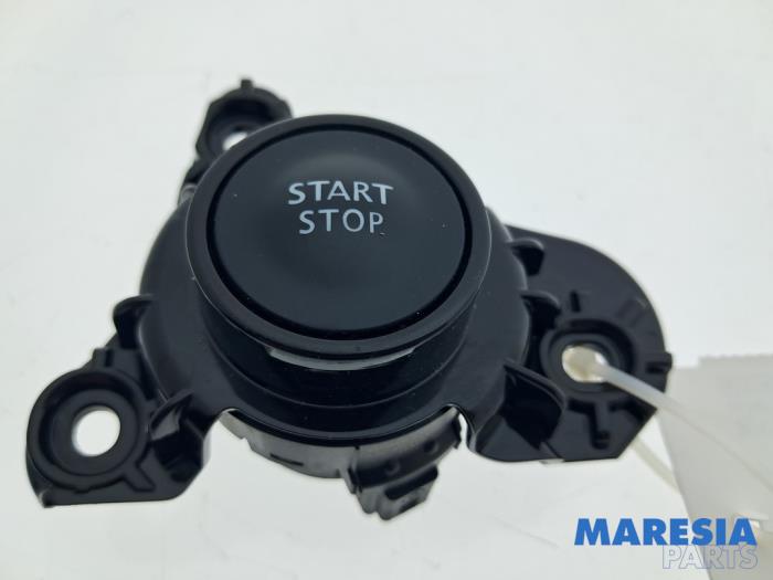 Usagé Commande start/stop Renault Espace (RFCJ) 1.6 Tce 200 Prix € 40,00 Règlement à la marge proposé par Maresia Parts