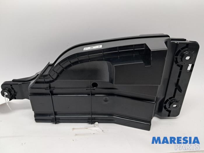 Używane Subwoofer Renault Espace (RFCJ) 1.6 Tce 200 Cena € 75,00 Procedura marży oferowane przez Maresia Parts
