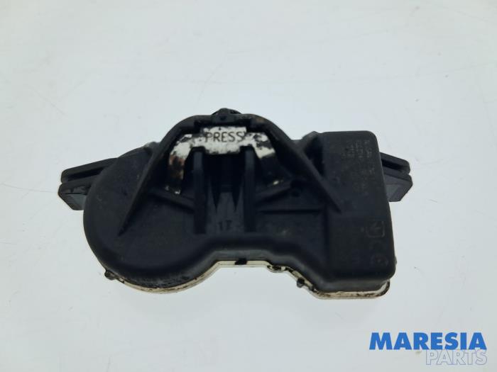 Begagnade Däcktryckssensor Renault Espace (RFCJ) 1.6 Tce 200 Pris € 15,00 Marginaltabell erbjuds av Maresia Parts