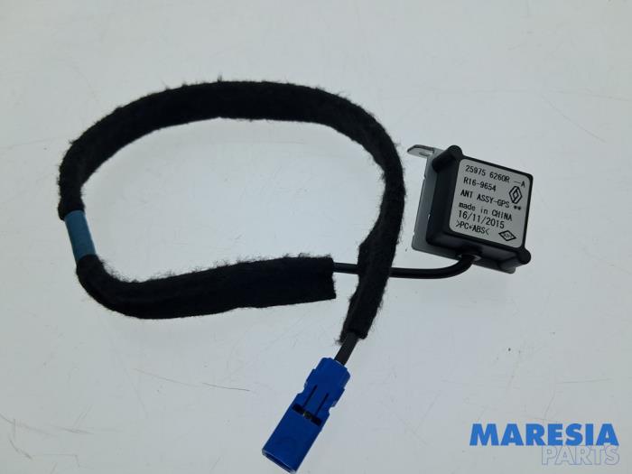 Używane Antena GPS Renault Espace (RFCJ) 1.6 Tce 200 Cena € 25,00 Procedura marży oferowane przez Maresia Parts