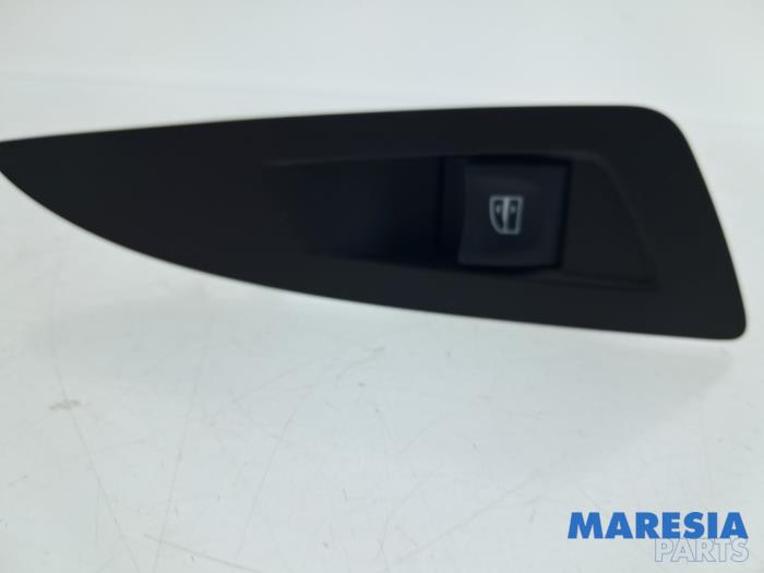 Usados Interruptor de ventanilla eléctrica Renault Espace (RFCJ) 1.6 Tce 200 Precio € 15,00 Norma de margen ofrecido por Maresia Parts