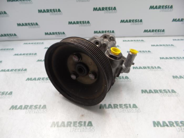 Usagé Pompe de direction Alfa Romeo 166 2.0 Twin Spark 16V Prix € 50,00 Règlement à la marge proposé par Maresia Parts