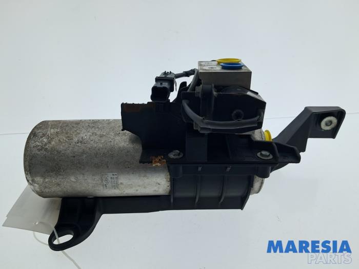 Gebrauchte Klima Kondensor Renault Zoé (AG) 46kW Preis € 75,00 Margenregelung angeboten von Maresia Parts