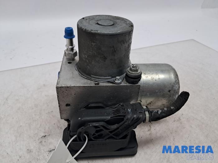 Begagnade ABS-pump Renault Zoé (AG) 46kW Pris € 139,00 Marginaltabell erbjuds av Maresia Parts