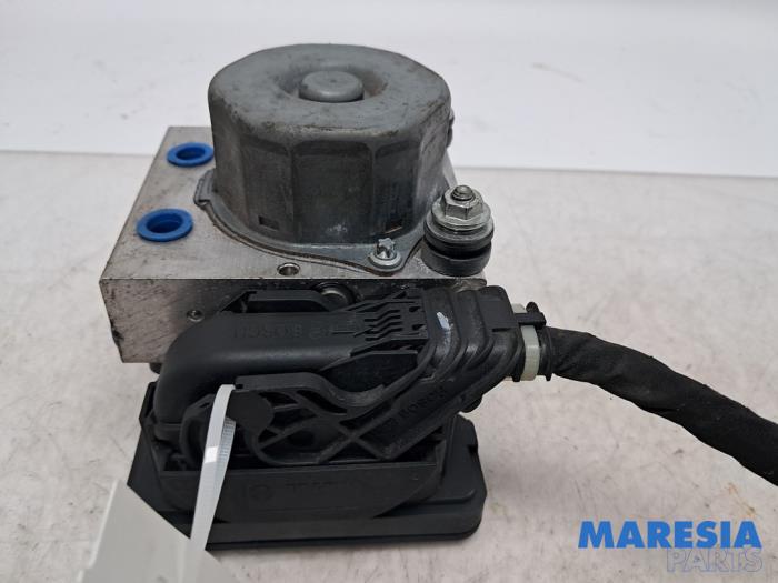 Begagnade ABS-pump Renault Zoé (AG) 46kW Pris € 99,99 Marginaltabell erbjuds av Maresia Parts