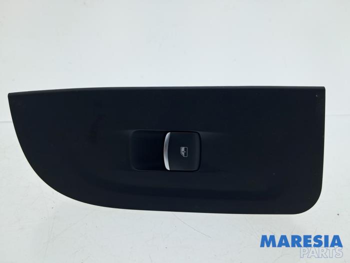 Usados Interruptor de ventanilla eléctrica Alfa Romeo Giulia (952) 2.0 T 16V Precio € 29,99 Norma de margen ofrecido por Maresia Parts