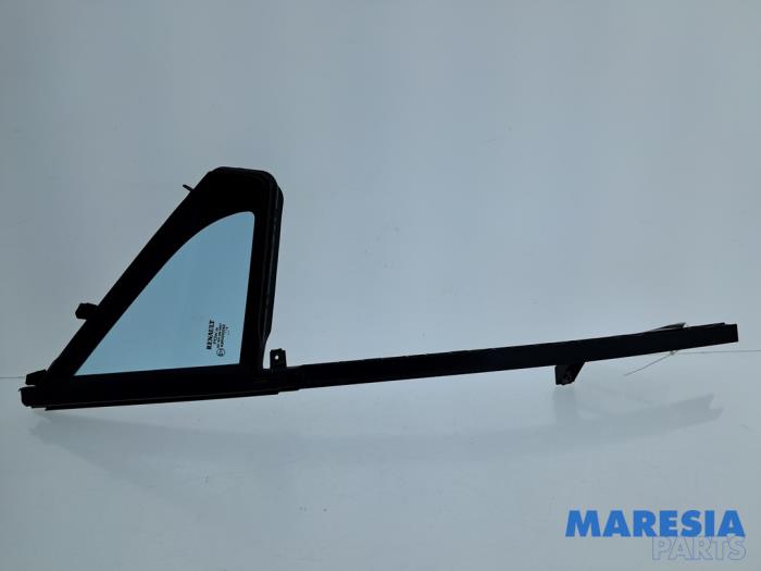 Usados Ventanilla triangular derecha delante Renault Zoé (AG) 46kW Precio € 60,00 Norma de margen ofrecido por Maresia Parts