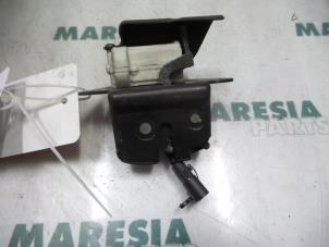 Used Tailgate lock mechanism Fiat Stilo (192A/B) 2.4 20V Abarth 3-Drs. Price € 25,00 Margin scheme offered by Maresia Parts