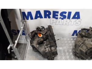 Używane Skrzynia biegów Alfa Romeo 159 Cena € 472,50 Procedura marży oferowane przez Maresia Parts