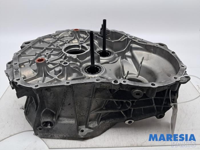 Usagé Cache boite de vitesses Renault Captur I (2R) 1.2 TCE 16V EDC Prix € 100,00 Règlement à la marge proposé par Maresia Parts