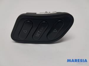 On-board computer controller from a Alfa Romeo Giulietta (940) 1.4 TB 16V MultiAir 2010