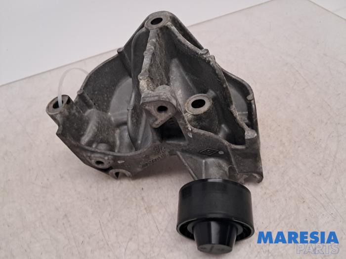 Usagé Support dynamo haut Renault Trafic (1FL/2FL/3FL/4FL) 1.6 dCi 95 Prix € 42,35 Prix TTC proposé par Maresia Parts