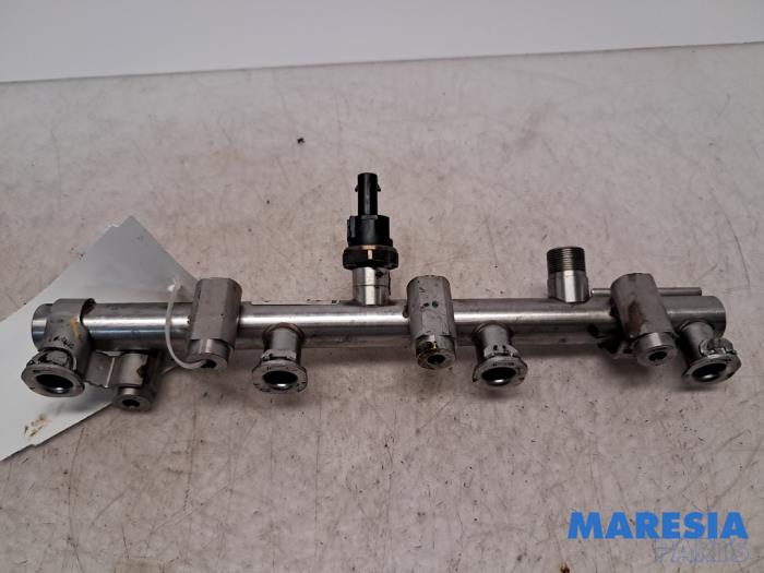 Gebrauchte Einspritzdüse (Einspritzer) Renault Megane IV Estate (RFBK) 1.3 TCE 140 16V Preis € 50,00 Margenregelung angeboten von Maresia Parts