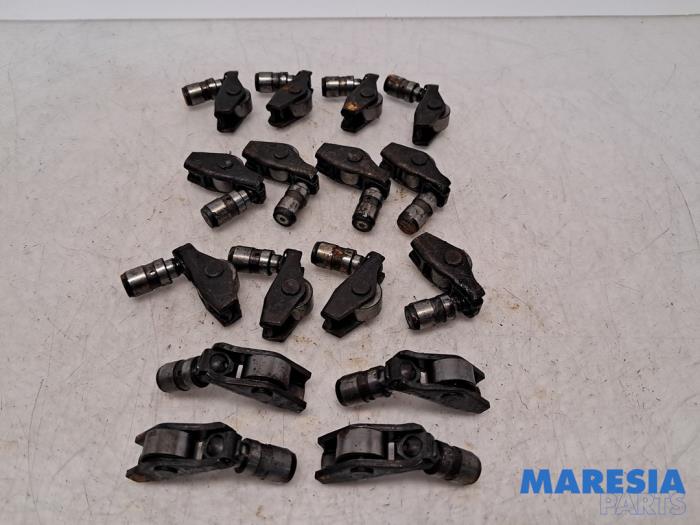 Gebrauchte Kipphebel Renault Megane IV Estate (RFBK) 1.3 TCE 140 16V Preis € 39,95 Margenregelung angeboten von Maresia Parts